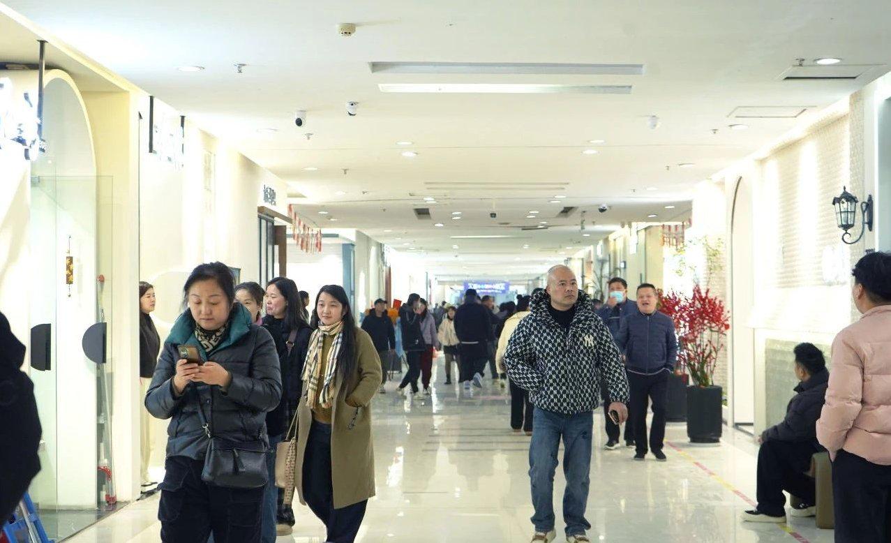跟着记者去轻纺城、四季青走走看看爱游戏网站入口新春开市生意兴旺